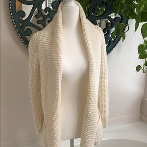 Waffle Sweater with collar and pockets.